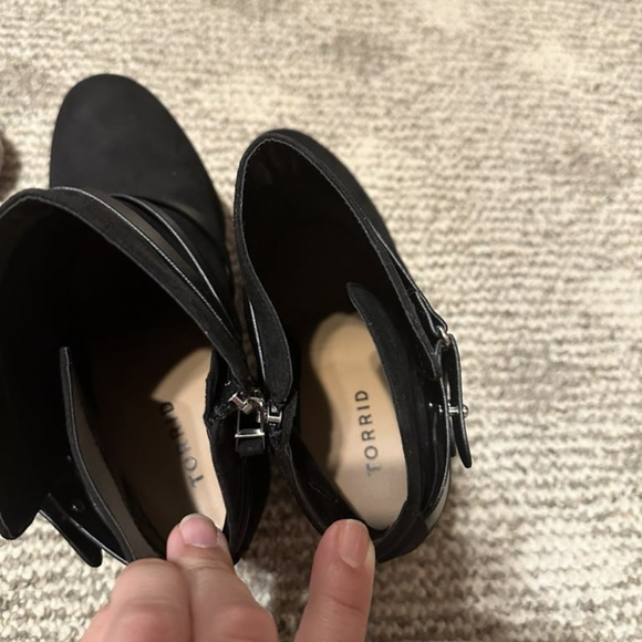 NWOT size 9w torrid ankle booties blk..excellent condition so cute - Picture 4 of 5